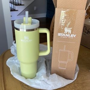 NEW Citron 🍋 Stanley Adventure Quencher 40 oz